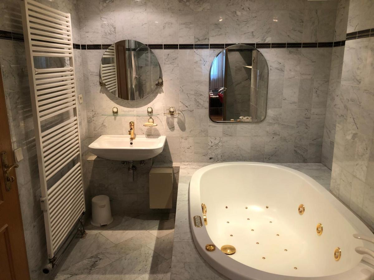 Wohnung Fuer 4 Personen, 2 Schlafzimmer, 2 Parkplaetze, Wlan Constance Extérieur photo